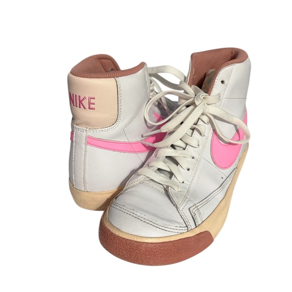 Nike Other - Nike Kids High-Top Sneakers in White, Pink & Tan